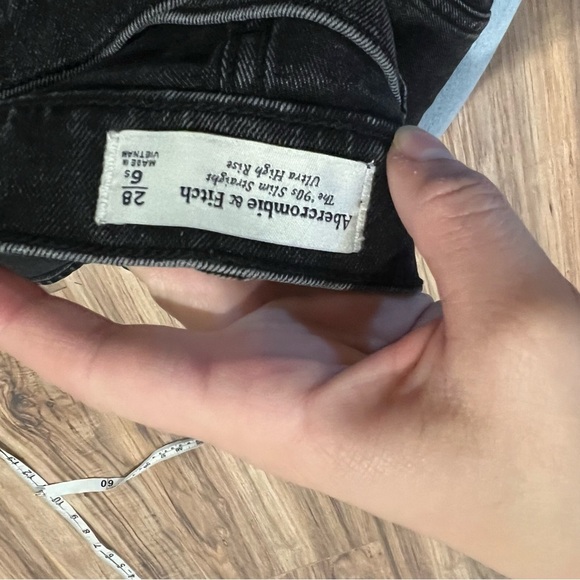 Abercrombie & Fitch 90s Slim Straight Ultra High Rise Jean - Picture 7 of 7